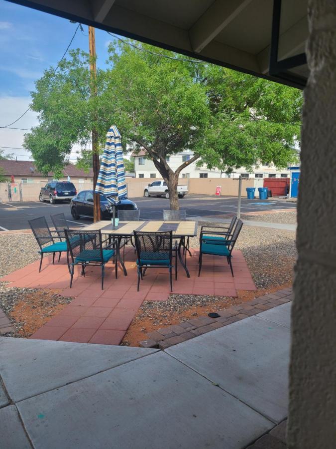 Red Rock And Dam Motel *