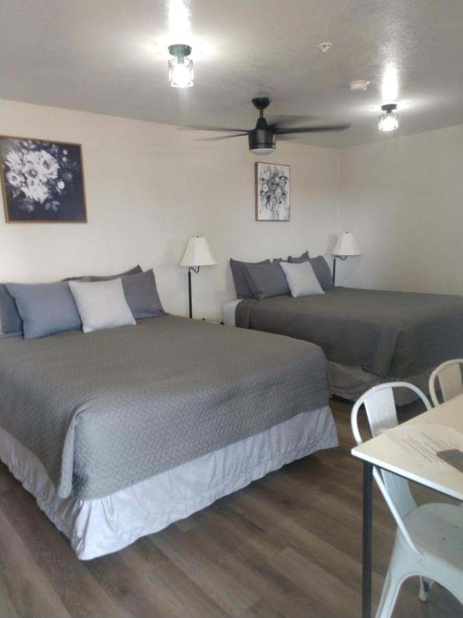 Red Rock And Dam Motel Page